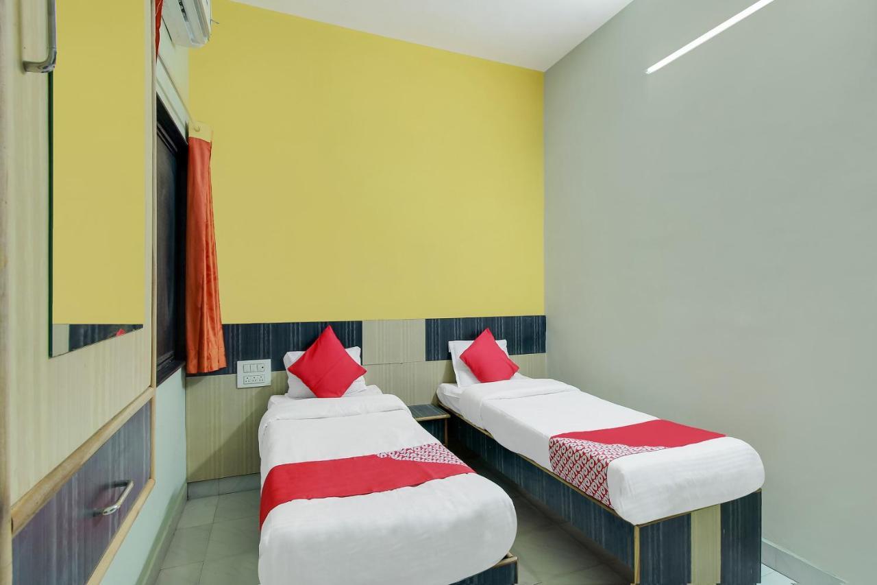 Oyo Flagship 48365 Hotel Shiva'S Castle Chalisgaon Δωμάτιο φωτογραφία