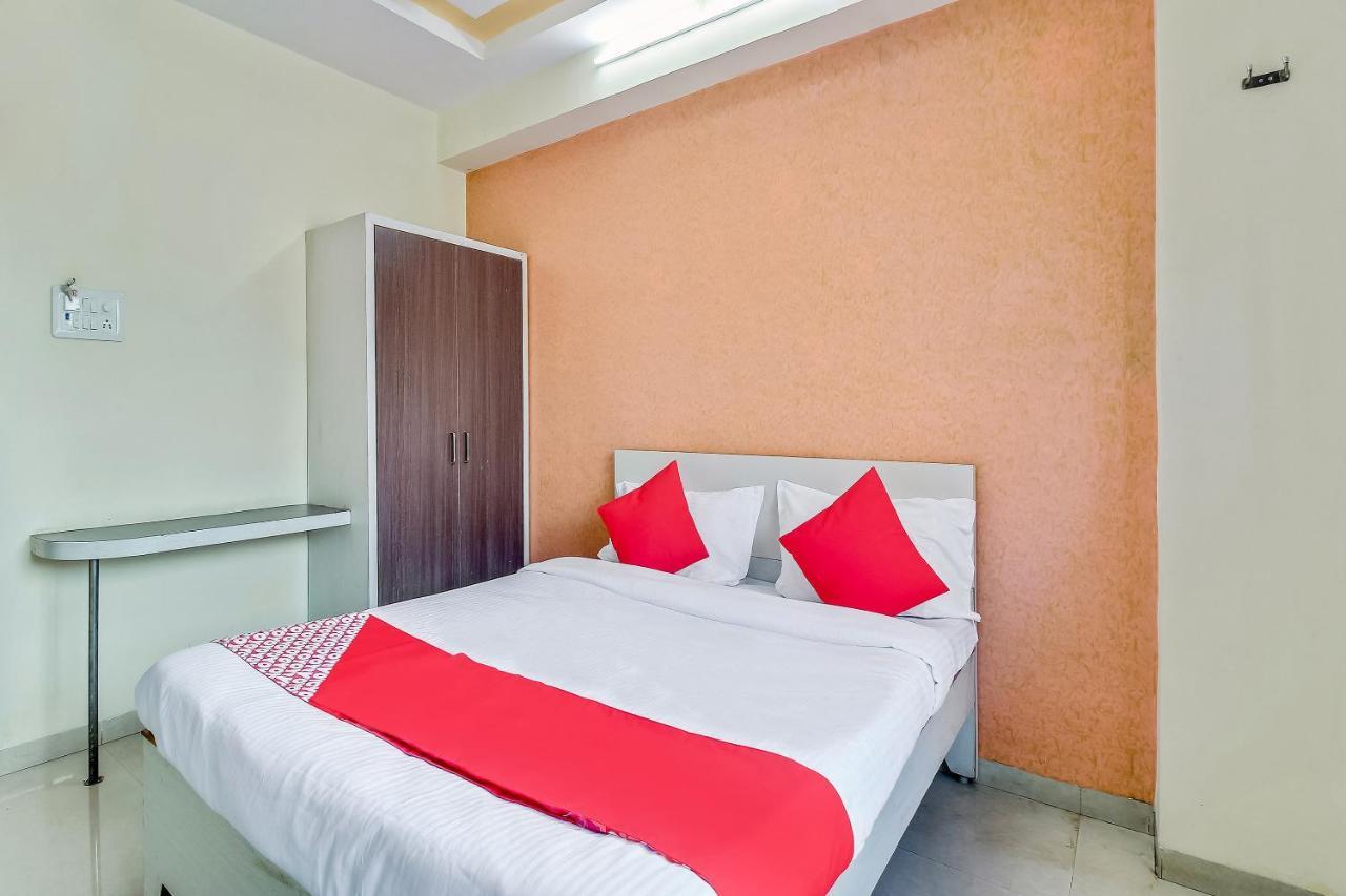 Oyo Flagship 48365 Hotel Shiva'S Castle Chalisgaon Εξωτερικό φωτογραφία